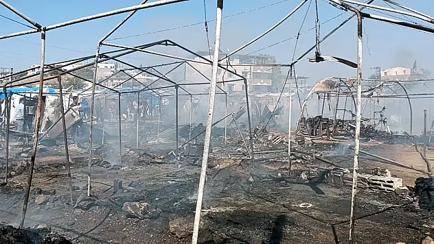 Hatay'da çadırkentte yangın