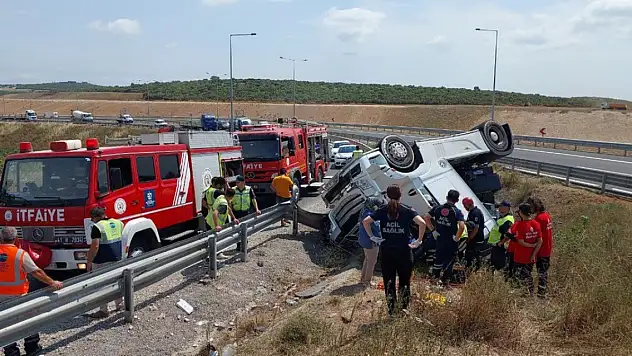 Devrilen sac yüklü tırın sürücüsü öldü