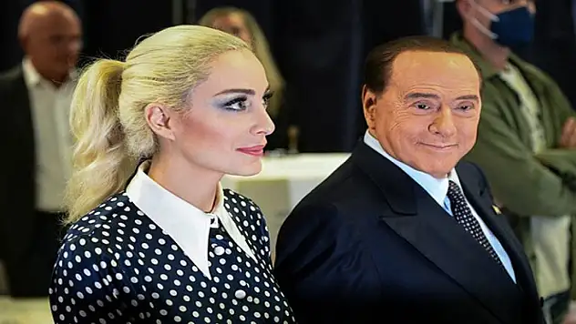 Berlusconi'den 33 yaşındaki sevgilisine 100 milyon euro miras