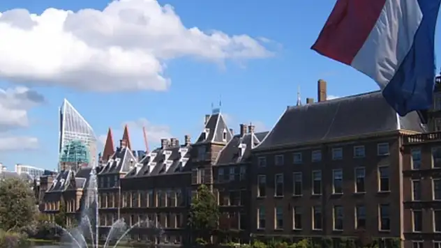 Hollanda'da hükümet düştü