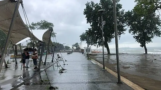 Dereler taştı, yollar göle döndü
