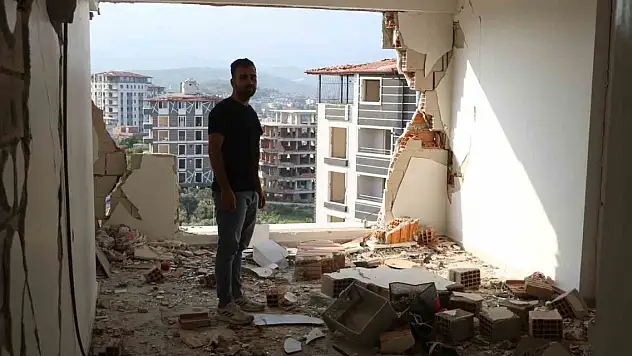 Enkaz içerisinde yürekleri ısıtan yuva... 'En azından bir canlı yuva kurabilmiş'