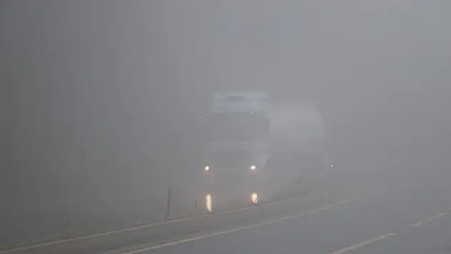 Bolu Dağı'nda sağanak ve sis nedeniyle görüş mesafesi 30 metreye kadar düştü