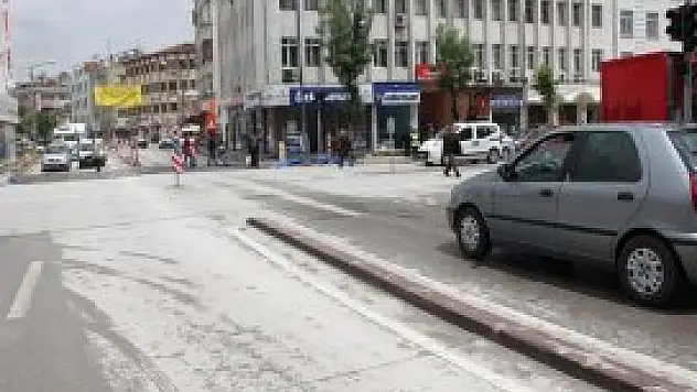 '78 saniye bekletilmek trafiğe ters'