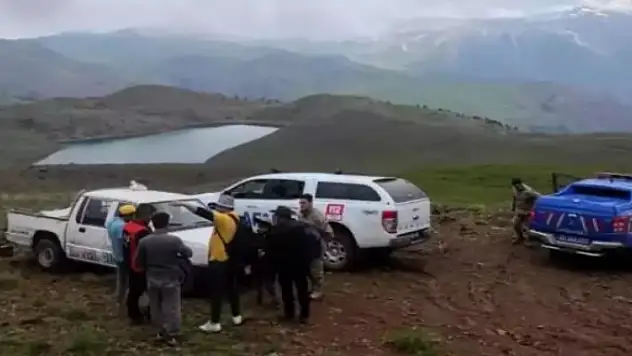 Türkiye'nin en yüksek göllerinden kabul ediliyor! Mahsur kalan 5 kişi kurtarıldı
