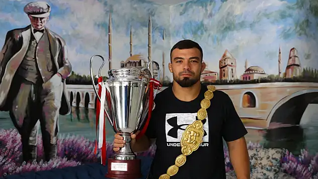 Zeybek'in hedefi 'ahlı altın kemer'i almak