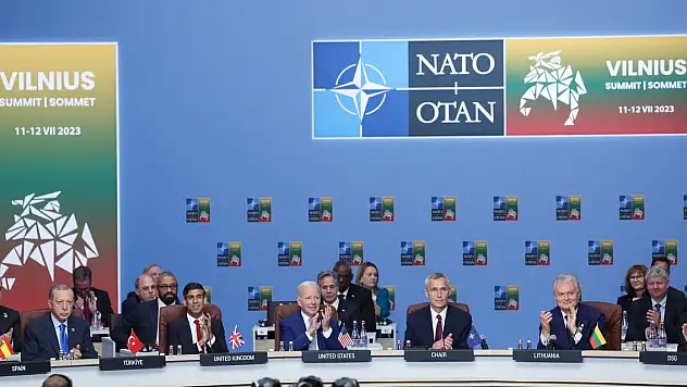 NATO liderleri zirve toplantısında bir araya geldi