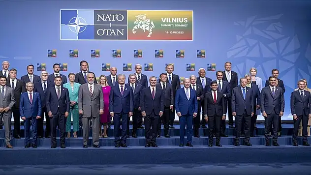 Erdoğan, NATO Liderler Zirvesi'nde aile fotoğrafı çekimine katıldı