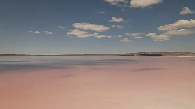 Tuz Gölü pembe renge büründü