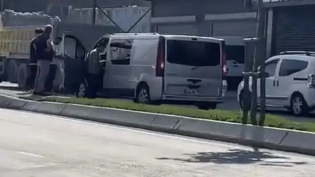 'Yol kenarında soyunan kadın kazaya neden oldu' iddiası