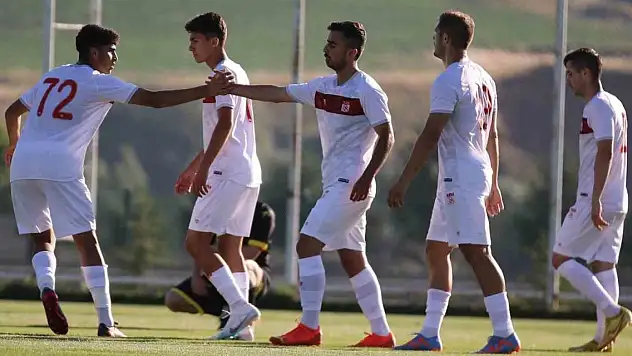 Sivasspor hazırlık maçında İstanbulspor 3 golle geçti