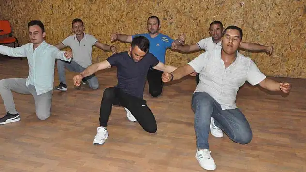 Unutulmaya yüz tutmuş halk oyunları gelecek nesillere aktarılıyor