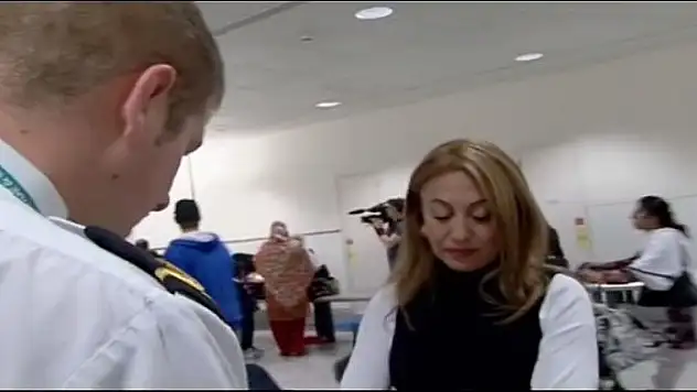 İstanbul'dan Londra'ya giden Türk kadının çantasında kıyma çıktı