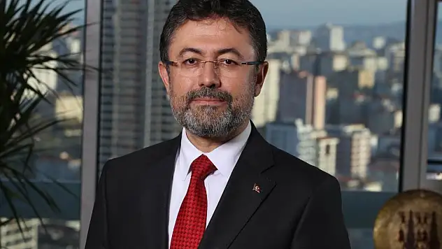 Bakan Yumaklı, Muğla'da ormanlık alanda çıkan yangın bölgesine gidiyor