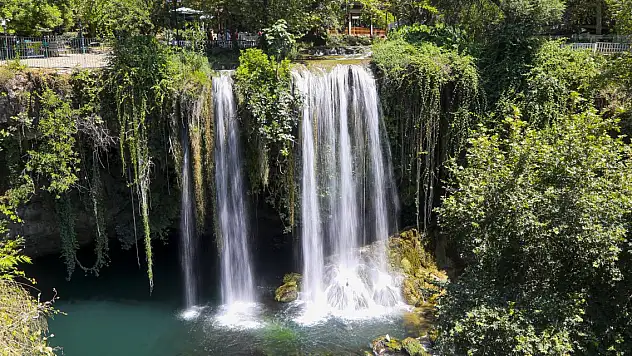 Büyük İskender'in atlarını suladığı şelale kurumak üzere