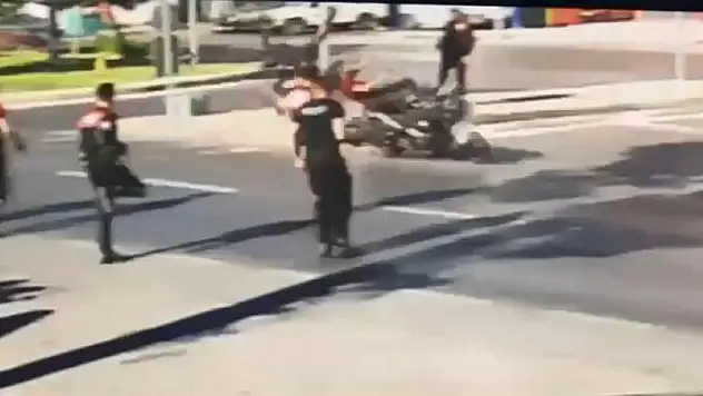 Dur' ihtarına uymayan motosikletlinin çarptığı polis memuru şehit oldu