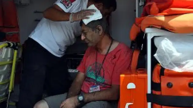 Kırıkkale'de turistleri taşıyan midibüs devrildi: 20 yaralı