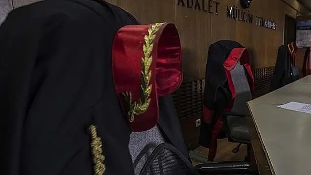 3 bin 423 hakim ve savcının görev yeri değişti