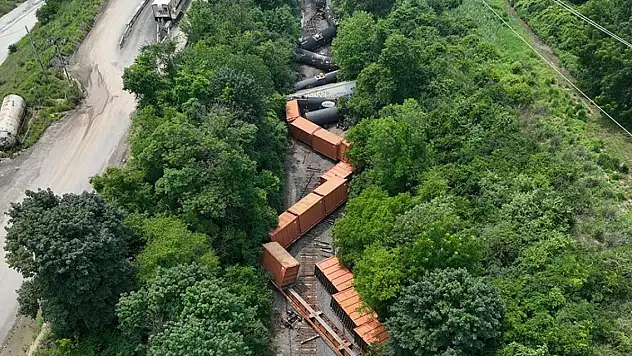 ABD'nin Pensilvanya eyaletinde 'tehlikeli madde' taşıyan tren raydan çıktı