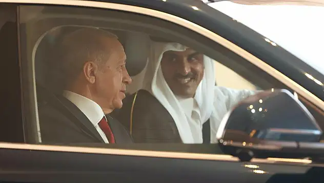 Erdoğan Katar Emiri Al Sani'ye Togg hediye etti