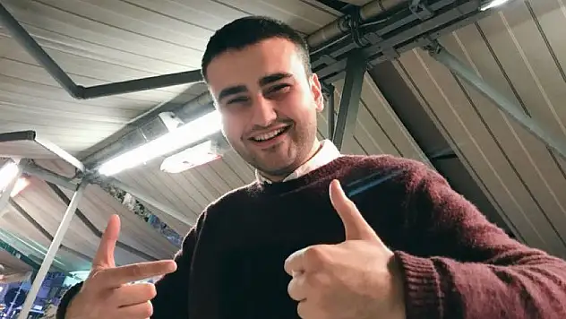 CZN Burak'a babasından şok hamle Dükkanını sattı