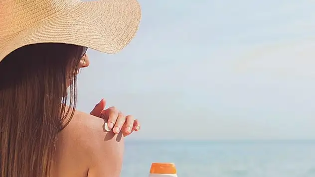 'Güneş kremi kullanmamak cilt kanserine neden olabilir' uyarısı