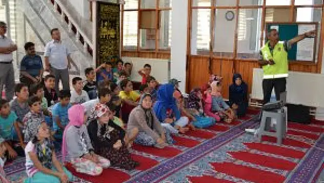 Kur'an kursu öğrencilerine trafik eğitimi