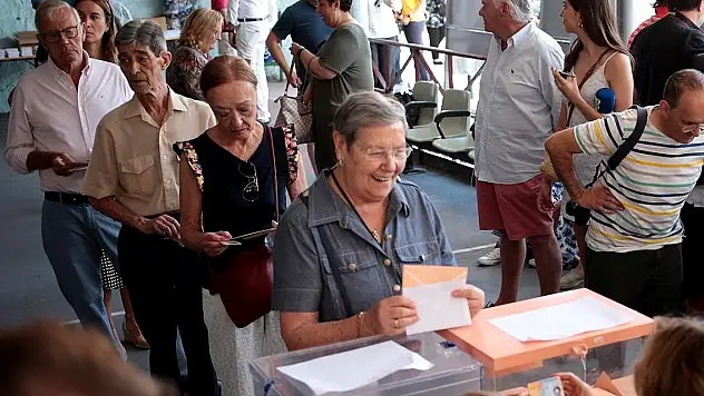İspanya'da anket sonuçlarına göre Halk Partisi seçimleri kazandı