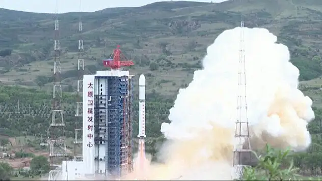 Çin 4 yeni uyduyu uzaya gönderdi