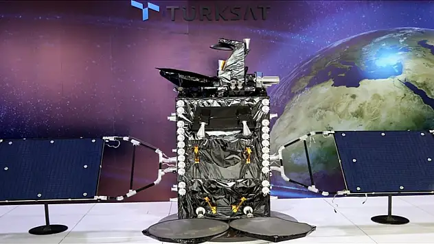 Bakan Kacır TURKSAT-6A'nın uzaya fırlatılacağı tarihi açıkladı