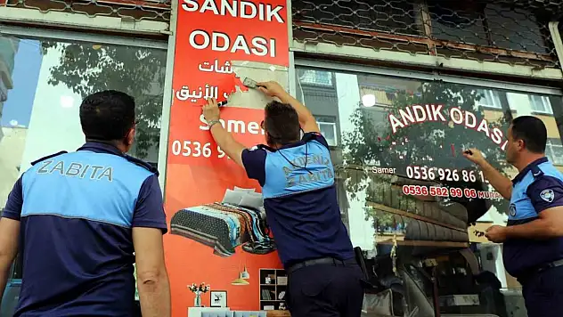 Arapça yazılı tabelalar kaldırıldı