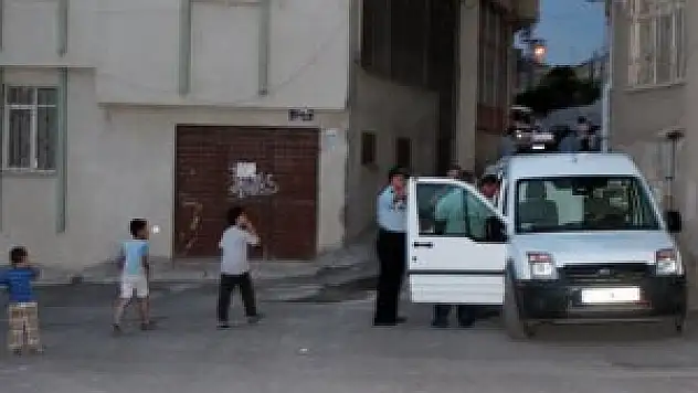 Emekli öğretmen evinde ölü bulundu