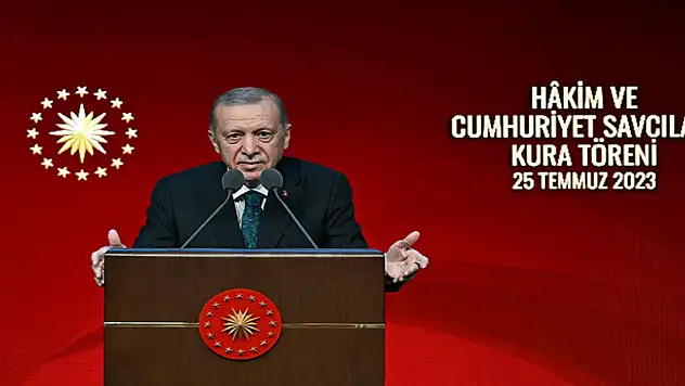 Erdoğan: Önceliğimiz Türkiye'yi darbe anayasasından kurtarmak