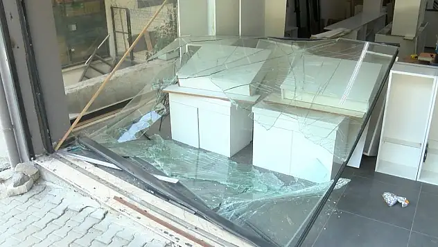 Ehliyetsiz sürücü 4 kişiye çarptı