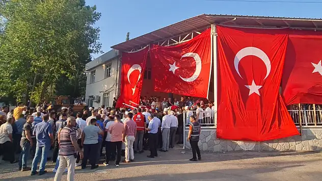 Şehit Sözleşmeli Er Ömer Cinkara son yolculuğuna uğurlandı