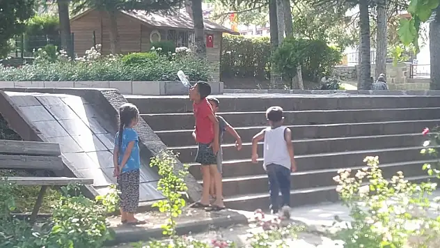 Afyonkarahisar son yılların en sıcak günlerini yaşıyor