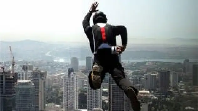 İstanbul'un tepesinden atladılar