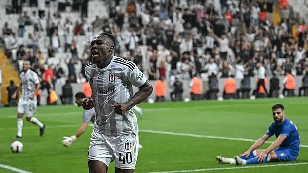 Beşiktaş: 2 - KF Tirana: 0 (İlk yarı sonucu)