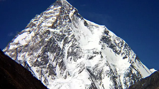 K2 Dağı'na tırmanırken çığ altında kalan dağcı öldü