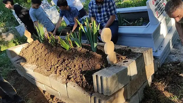 Denizden cansız bedeni çıkan genç toprağa verildi