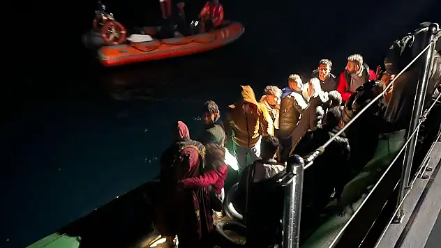 Çanakkale açıklarında 57 düzensiz göçmen yakalandı