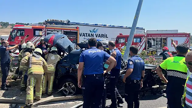 Lastiği patlayan TIR cipe çarptı: 2 ölü, 4 yaralı