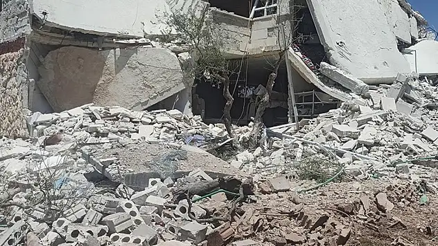 Rusya'dan İdlib'e hava saldırısı! 3 sivil öldü, 6 yaralı var