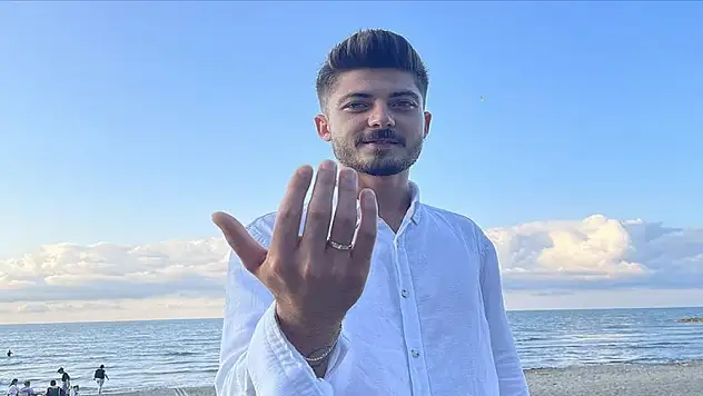Evlenme teklifi sırasında yüzüğü denize düşürdü