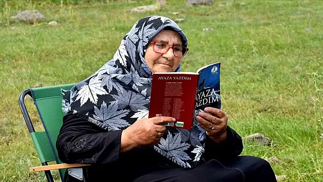 70 yaşındaki Netice ninenin okuma tutkusu