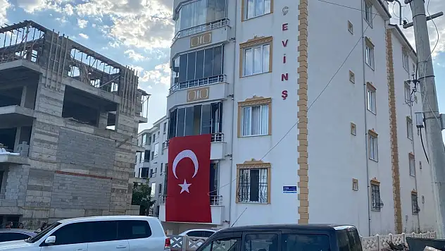 Pençe-Kilit şehidinin Elazığ'daki baba evine ateş düştü