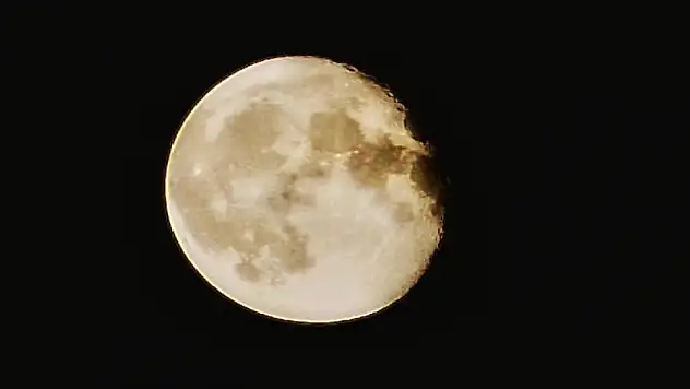 Gökyüzünde 'Süper Ay' şöleni