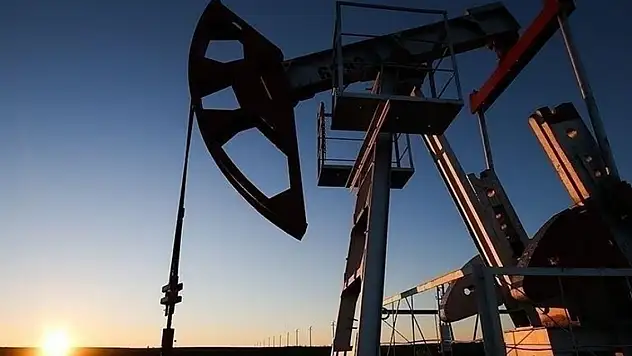 Küresel petrol arzı temmuzda yaklaşık 1 milyon varil azaldı