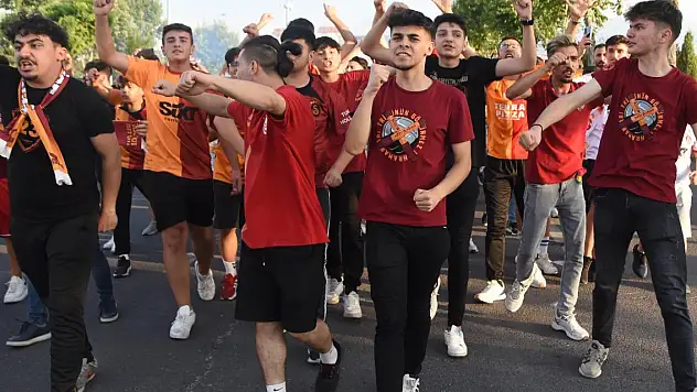 Galatasaray kafilesine Kayseri'de coşkulu karşılama