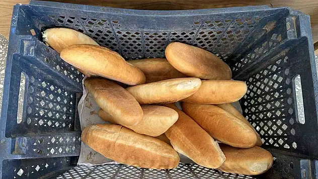 Her hafta onlarca aileye ekmek dağıtıyor